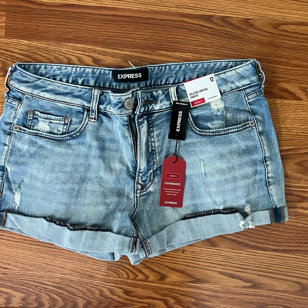 NWT womens size 12 Express Jean shorts